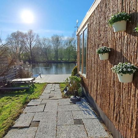 Het Witte Chalet Aan Het Water Van Monumentaal Fort Ooltgensplaat Eksteriør billede