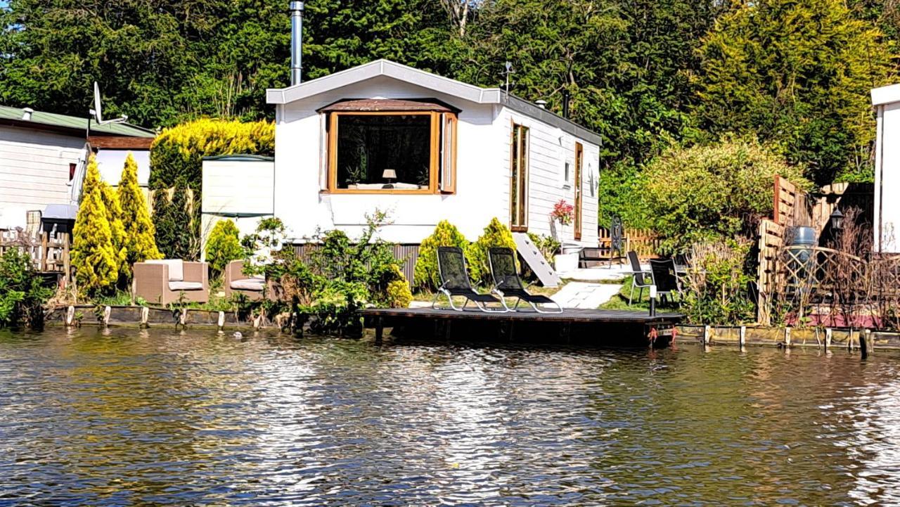 Het Witte Chalet Aan Het Water Van Monumentaal Fort Ooltgensplaat Eksteriør billede