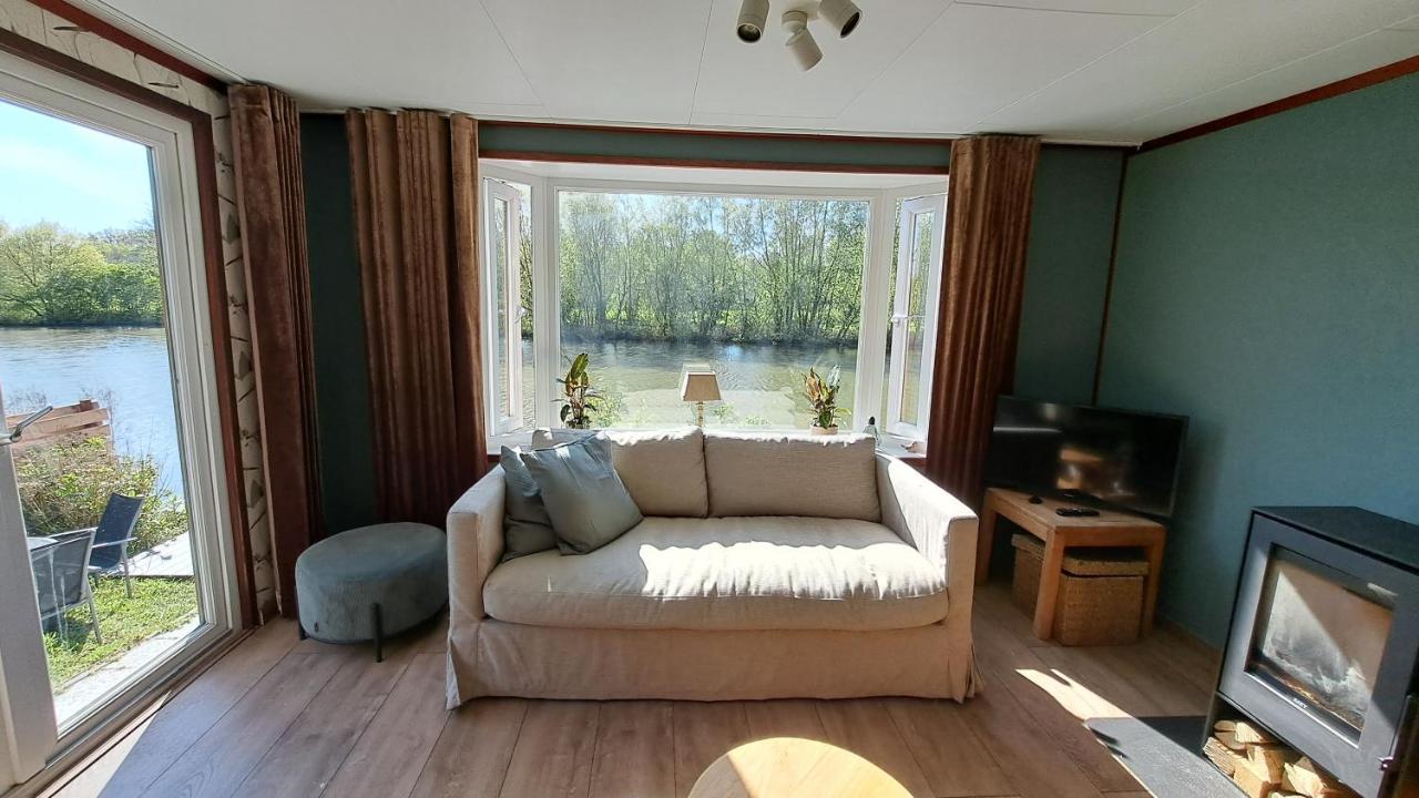 Het Witte Chalet Aan Het Water Van Monumentaal Fort Ooltgensplaat Eksteriør billede