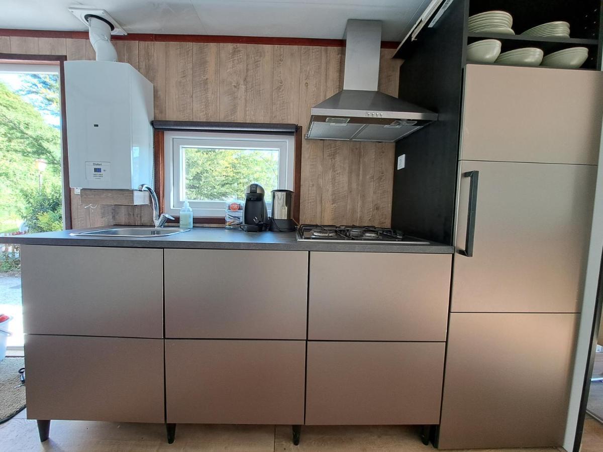Het Witte Chalet Aan Het Water Van Monumentaal Fort Ooltgensplaat Eksteriør billede