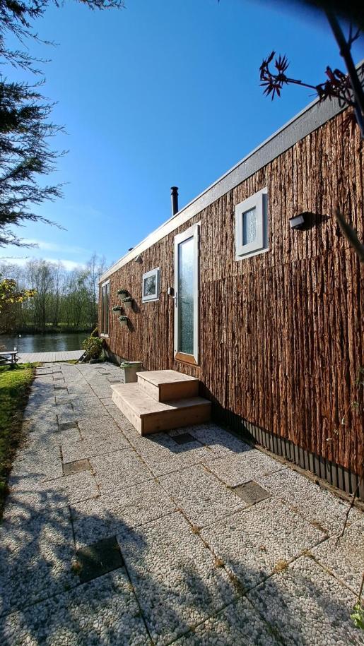 Het Witte Chalet Aan Het Water Van Monumentaal Fort Ooltgensplaat Eksteriør billede