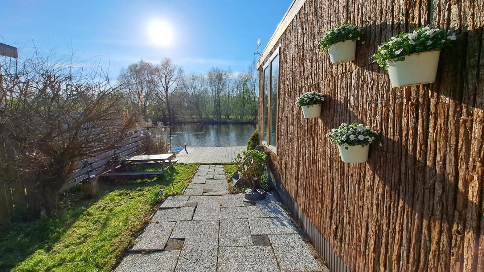 Het Witte Chalet Aan Het Water Van Monumentaal Fort Ooltgensplaat Eksteriør billede