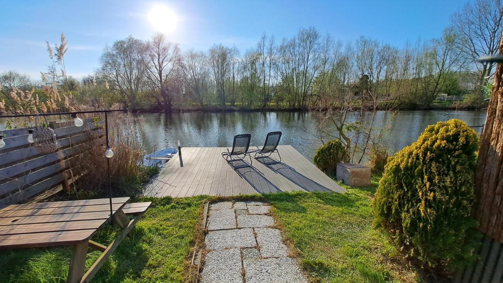 Het Witte Chalet Aan Het Water Van Monumentaal Fort Ooltgensplaat Eksteriør billede